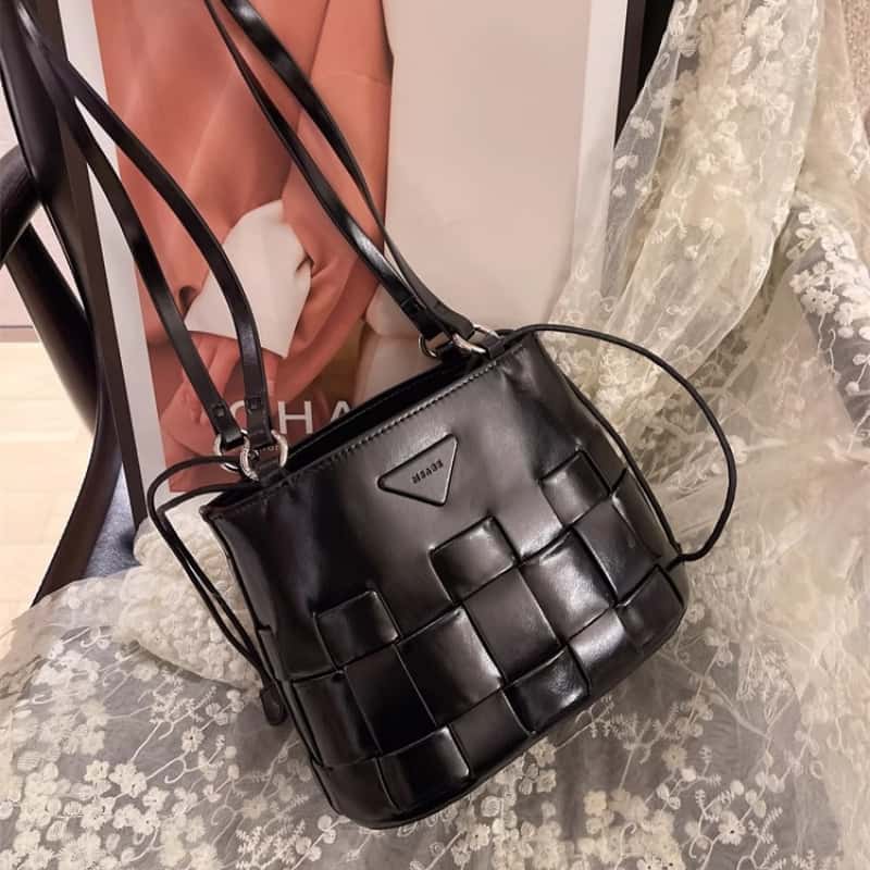 French retro light luxury woven basket bag for women high-end niche underarm bag shoulder messenger bag bucket bag