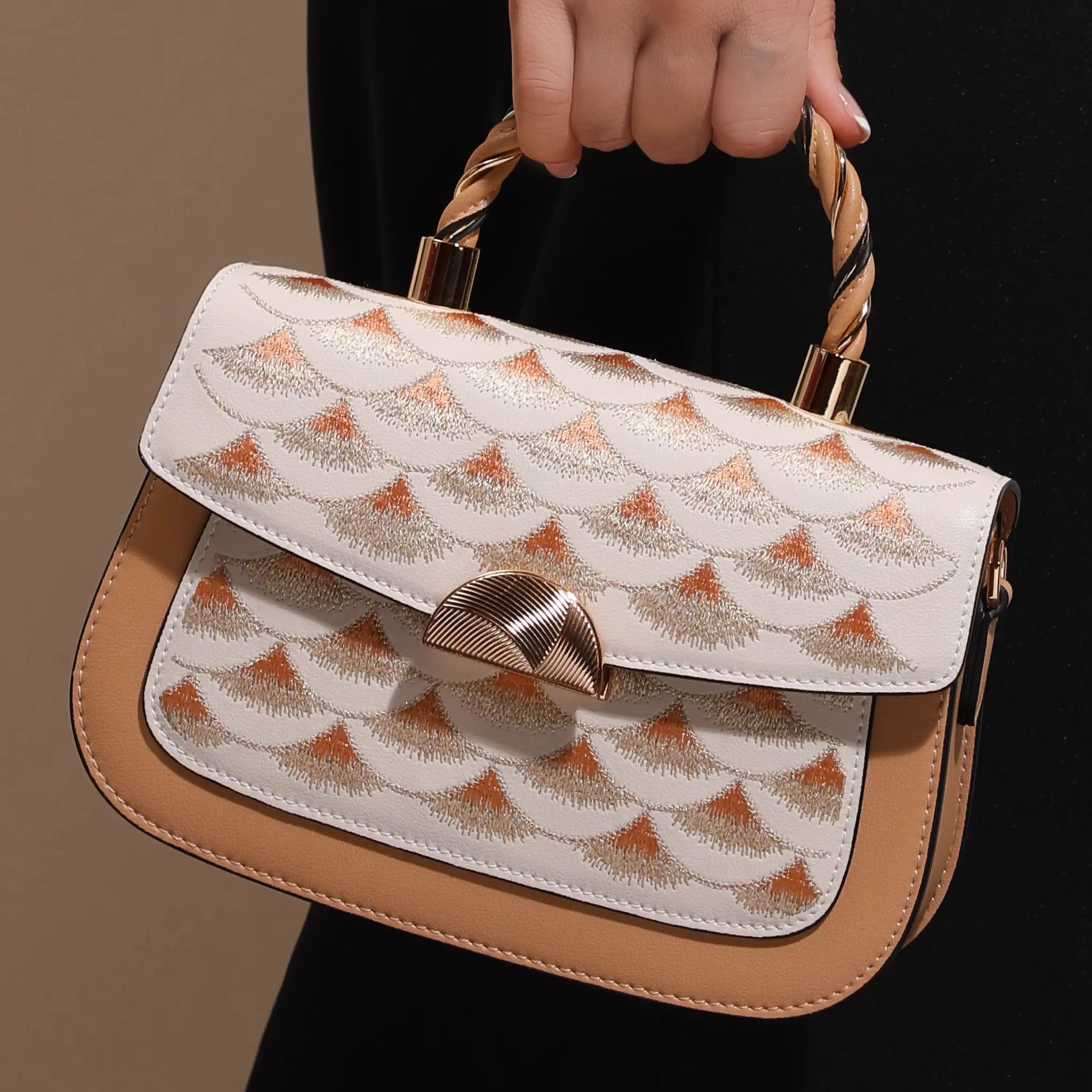 Chinese-Style Embroidered Dragon Scale Handbag